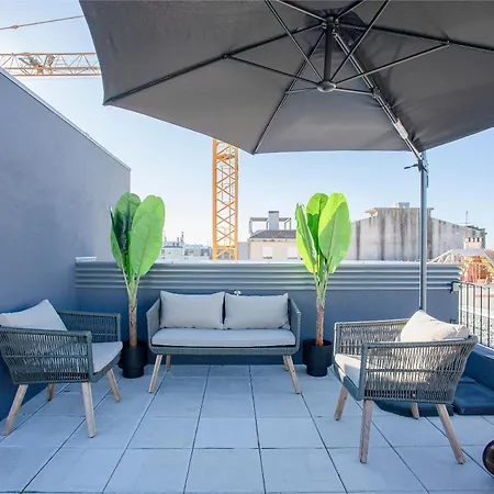 Liiiving In Porto-modern & Glam Rooftop