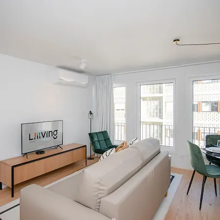 Liiiving In Porto-modern & Glam Rooftop Porto