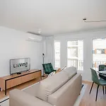 Liiiving In Porto-modern & Glam Rooftop Oporto