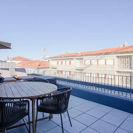 Liiiving In Porto-modern & Glam Rooftop * Oporto