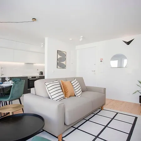 Liiiving In Porto-modern & Glam Rooftop