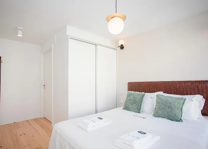 Liiiving In Porto-modern & Glam Rooftop