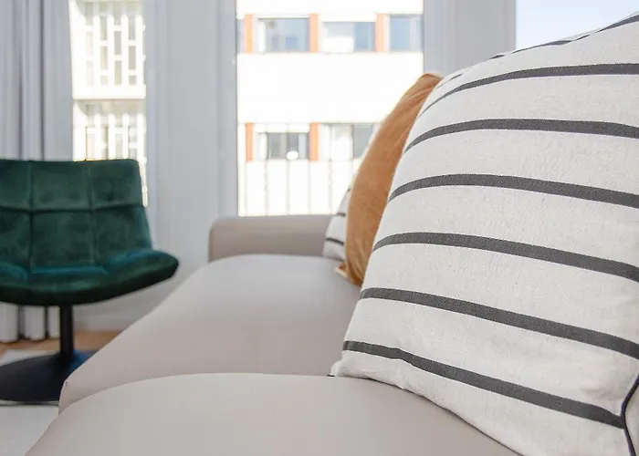 Liiiving In Porto-modern & Glam Rooftop * Oporto