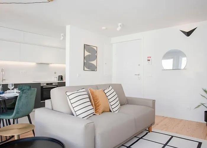 Liiiving In Porto-modern & Glam Rooftop