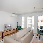 Liiiving In Porto-modern & Glam Rooftop