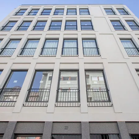 Liiiving In Porto-modern & Glam Rooftop