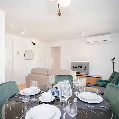 Apartment Liiiving In Porto-modern & Glam Rooftop *