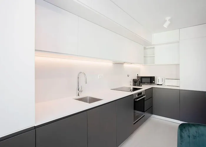 Liiiving In Porto-modern & Glam Rooftop Πόρτο